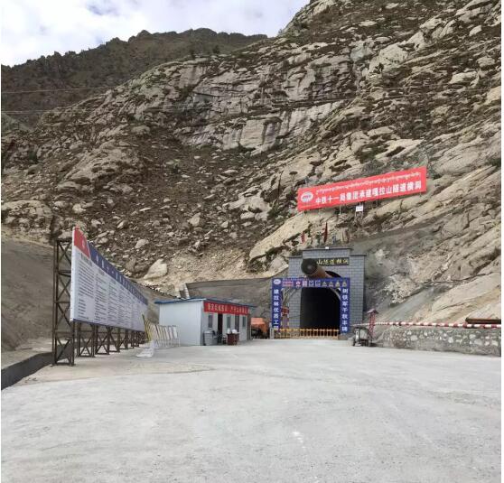 承接施工拉林鐵路嘎拉山隧道橫洞項目